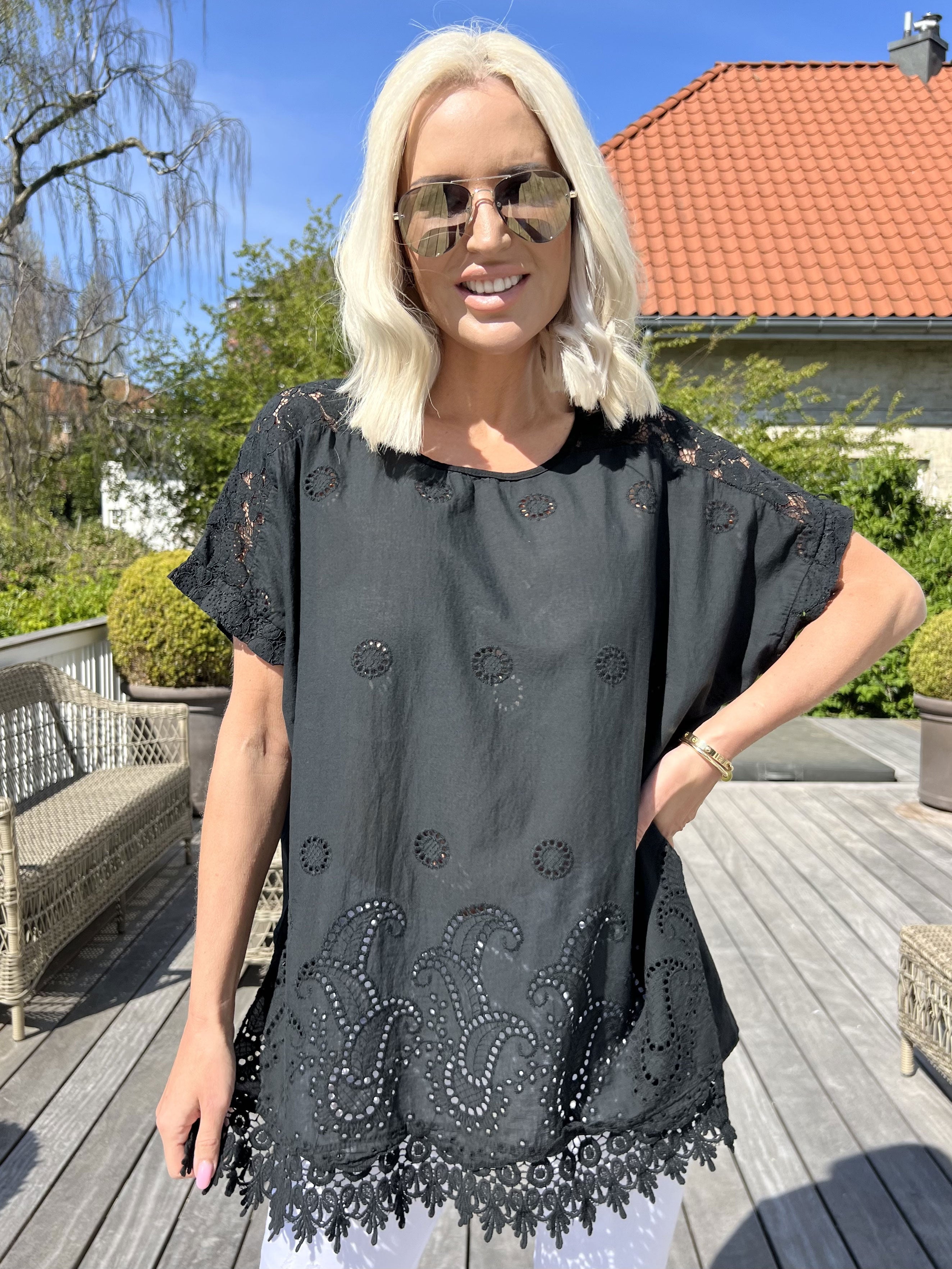 Inna - Sød top med blonder og broderi anglaise